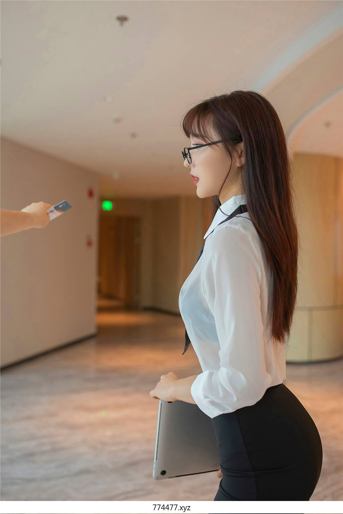 021J913 34 IN