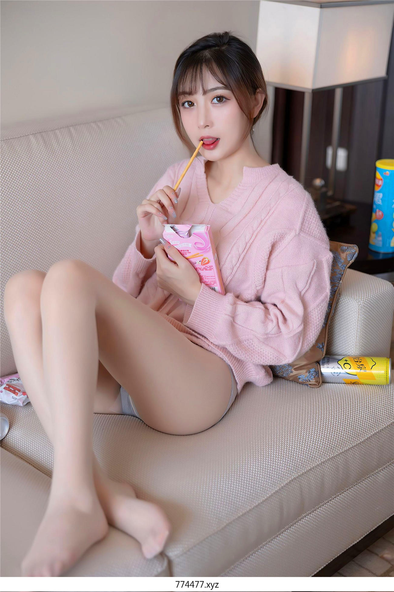 221JT9 7 4U8